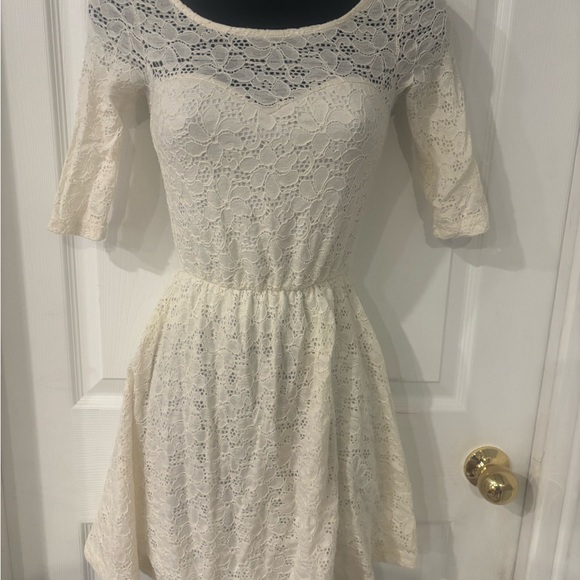 Elegant Lace Dress - Picture 1 of 4